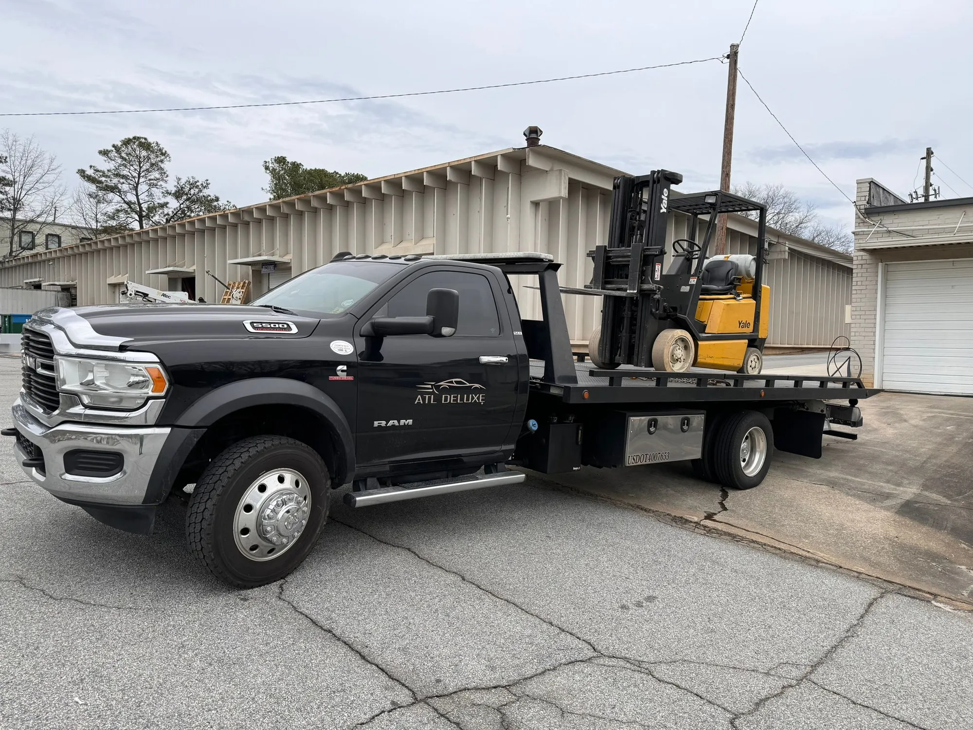 Accident Recovery for Heavy Vehicles by Atl Deluxe Towing LLC in Tucker, GA