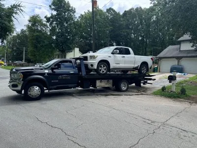 Accident Recovery for Heavy Vehicles expertise by Atl Deluxe Towing LLC